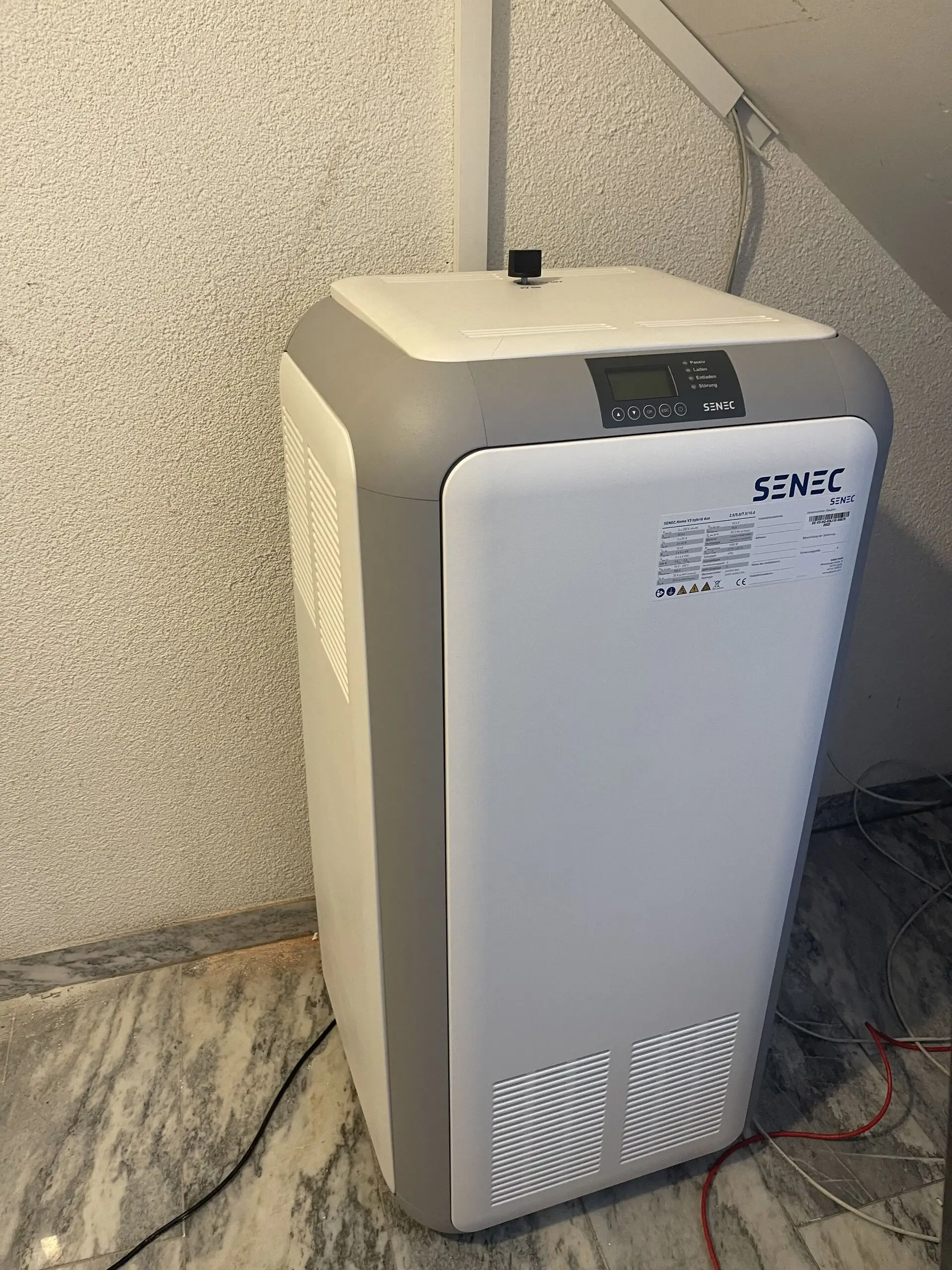 SENEC Stromspeicher in einem Technikraum